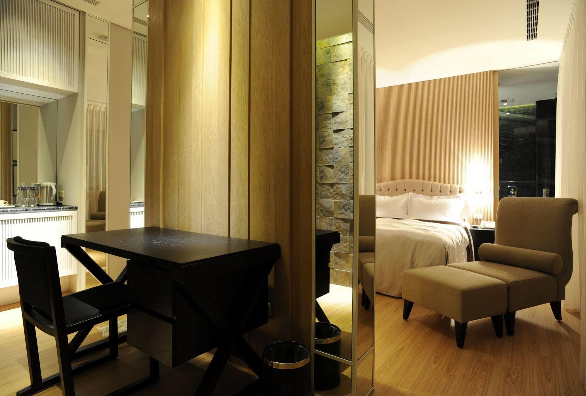 Motel Stars Taichung Exterior foto