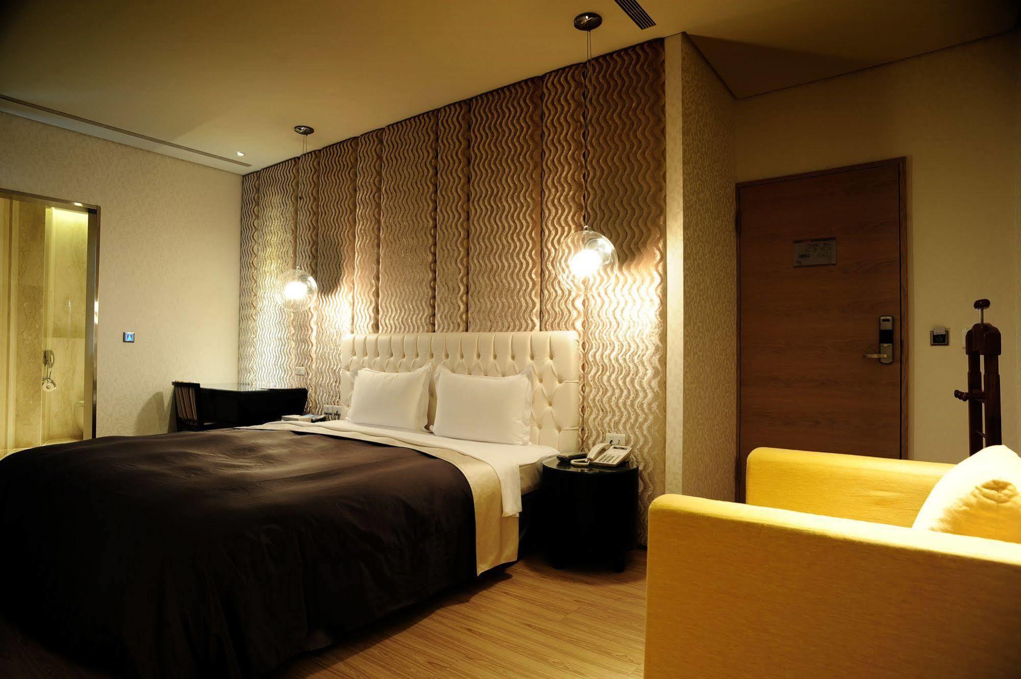 Motel Stars Taichung Exterior foto